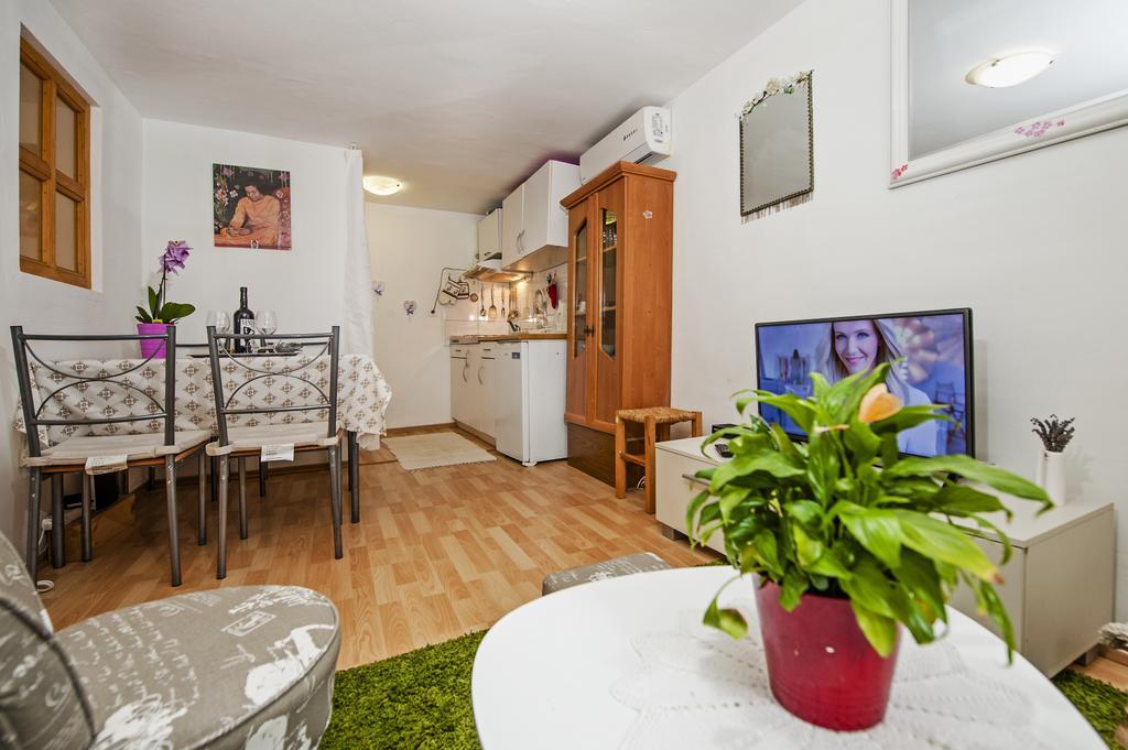 Apartment Premsai Ровин Екстериор снимка