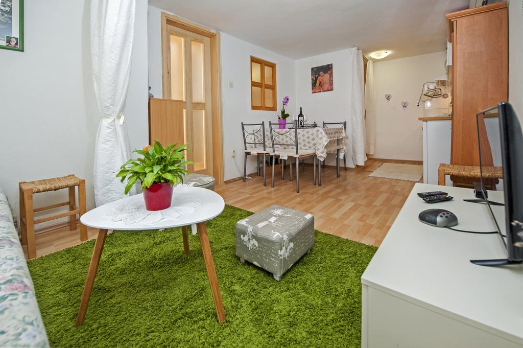 Apartment Premsai Ровин Екстериор снимка